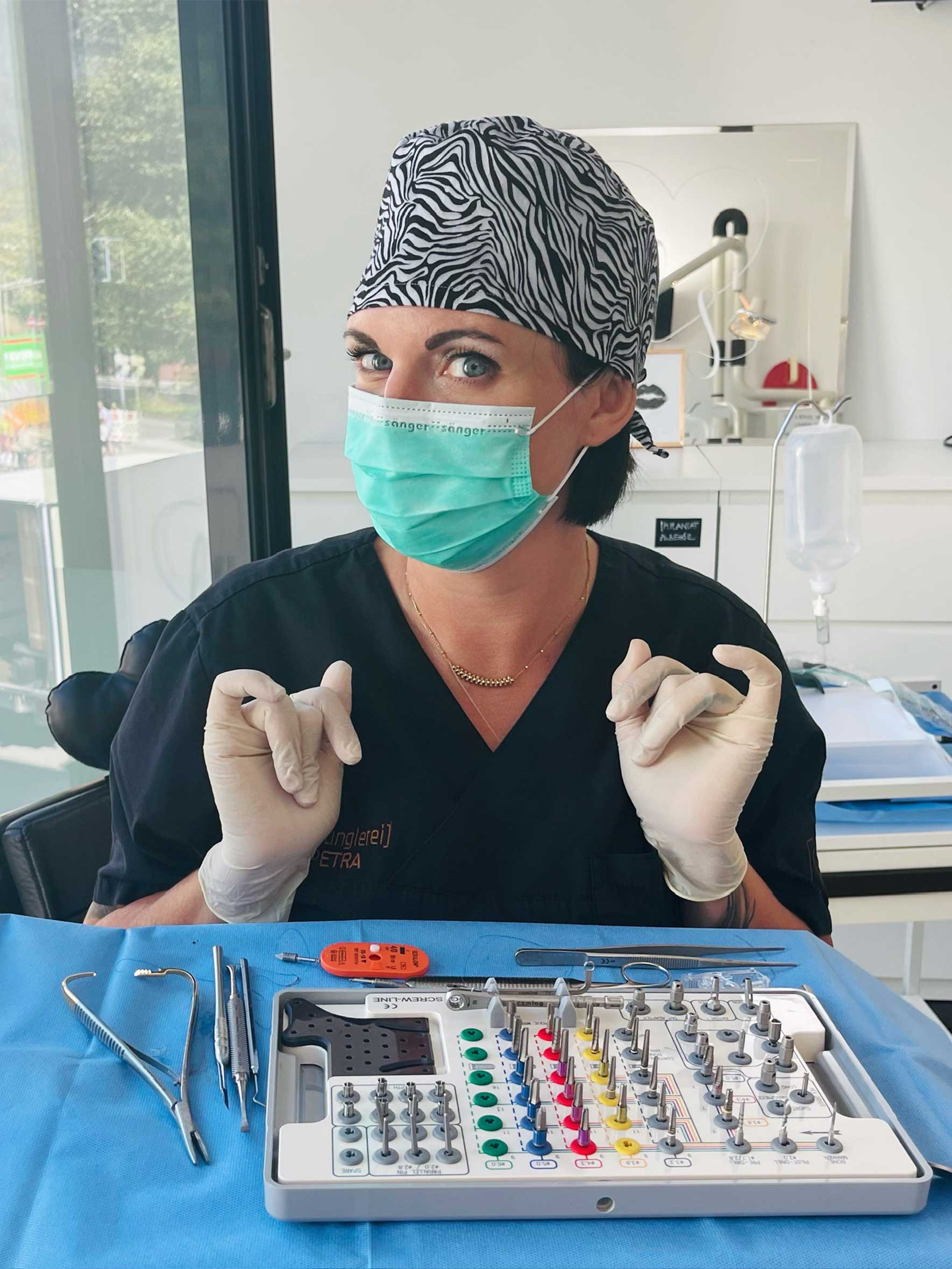 Dr. Petra Sophie Volz mit Maske