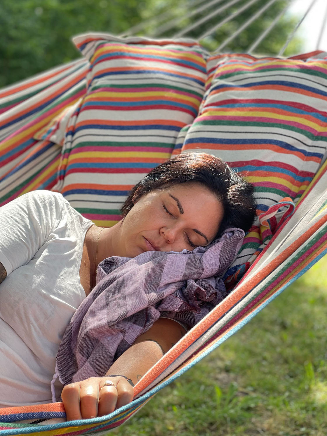 Dr. Petra Sophie Volz in Hängematte