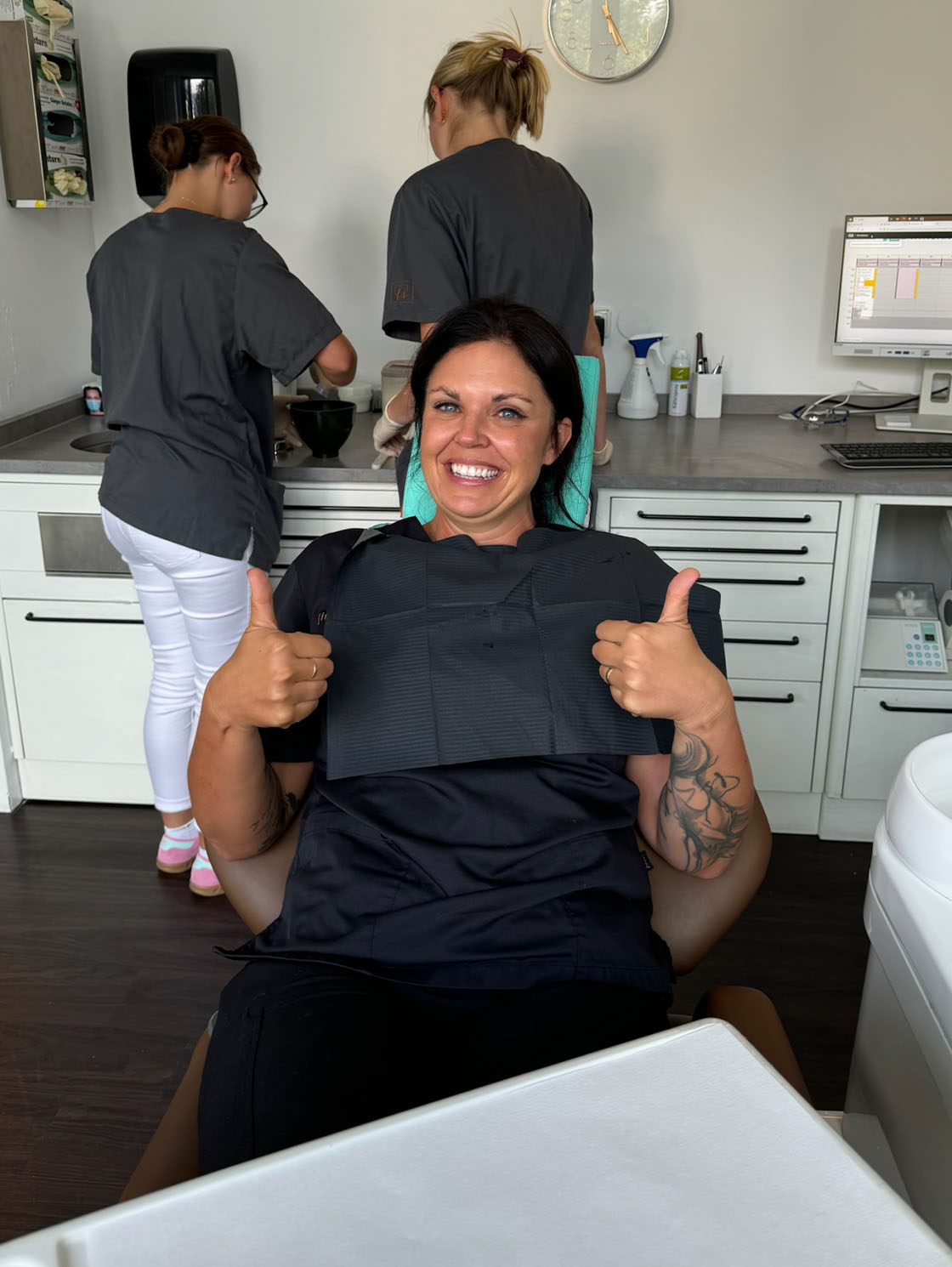 Dr. Petra Sophie Volz auf Behandlungsstuhl