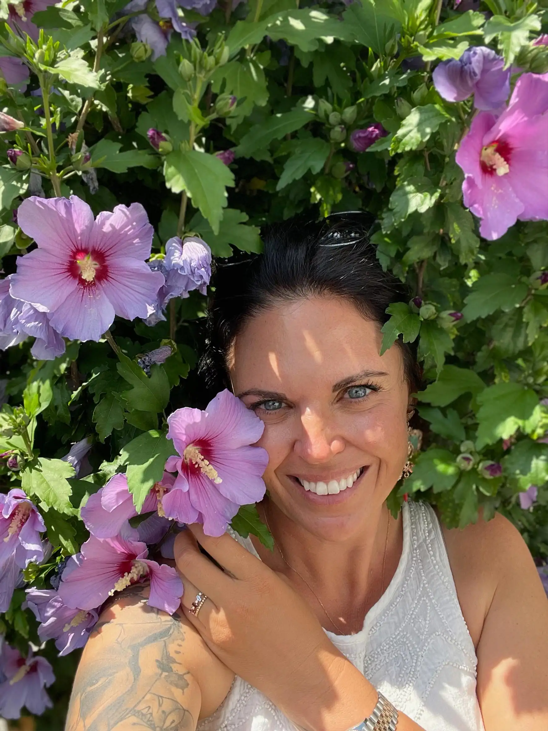 Dr. Petra Sophie Volz in Blumenhecke