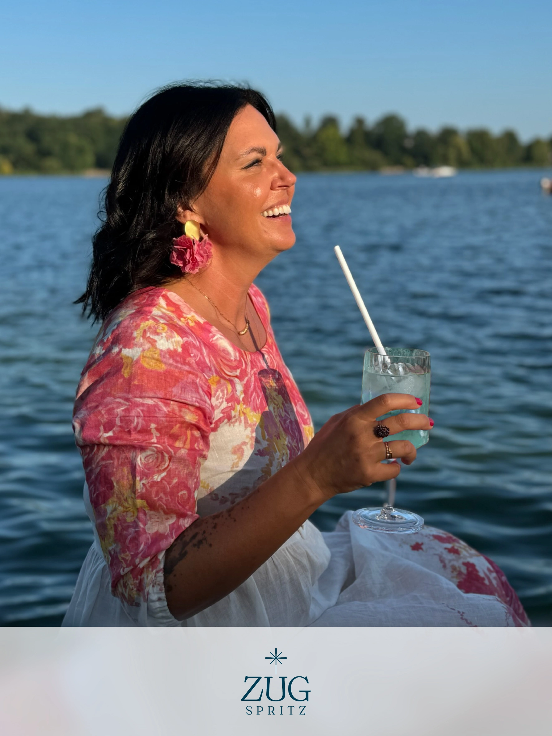 Dr. Petra Sophie Volz mit Getränk